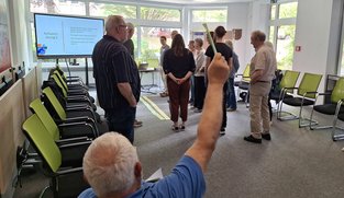 Ein Bild zeigt die Gruppendiskussion in der Planungswerkstatt am 05.06.2026.